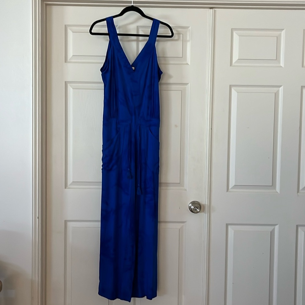 No tags but never worn.  No elastic waist.  Draw string.